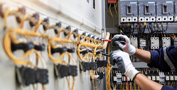 Professional Lighting Installation technician working in Burke Centre, VA